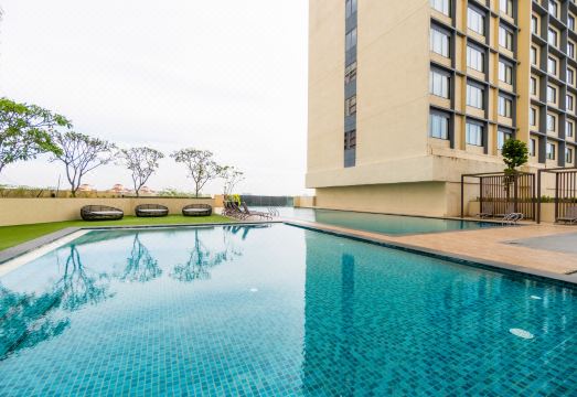 JB Paradigm Mall by RR JBcityHotel Overview