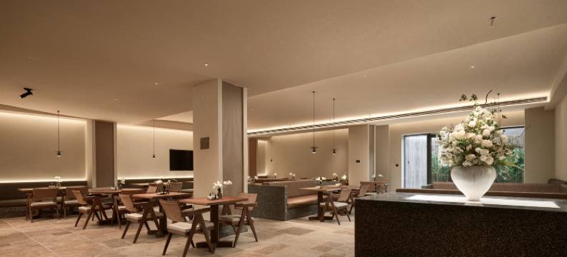 烟台滨海广场所城里大街亚朵酒店图片