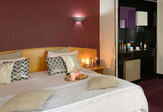 Le Patio Bastille Hotel Overview