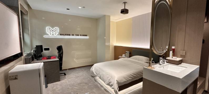 漫步云端电竞酒店(商丘万达店)图片