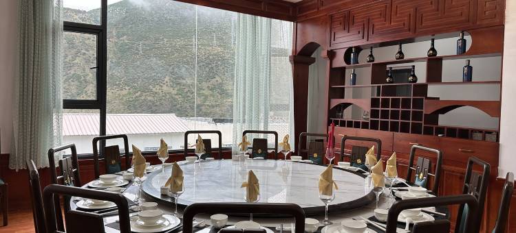 乡城巴姆山大酒店图片