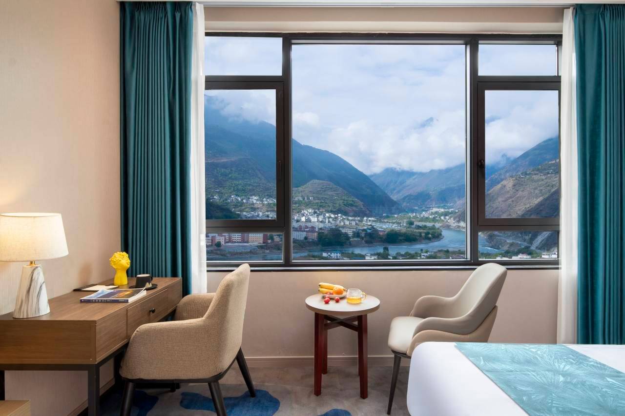 VALATOMS·梵拉图智能酒店(泸定冷碛镇店)图片