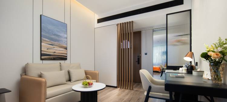 三亚湾凤凰路亚朵酒店图片