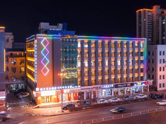 栀子·艺术酒店(延吉延边大学网红墙店)
