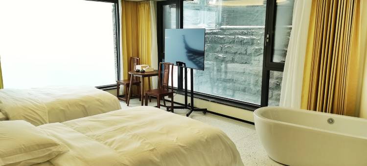 句容顶宫观日悬崖民宿图片