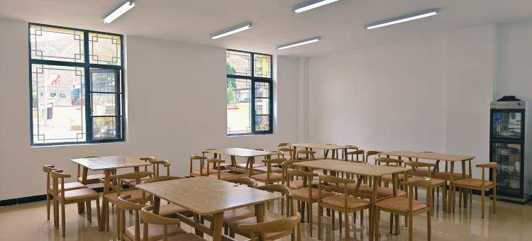 琼结蓝格布宾馆图片