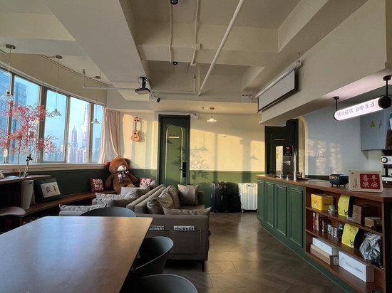 穿越上海青年公寓(老西门地铁站店)
