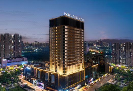 杭州滨江滨文路亚朵酒店外景图