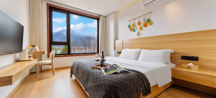 林芝九和精品客栈(尼洋河店)图片