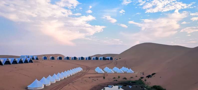 沙漠空间站露营地中心图片