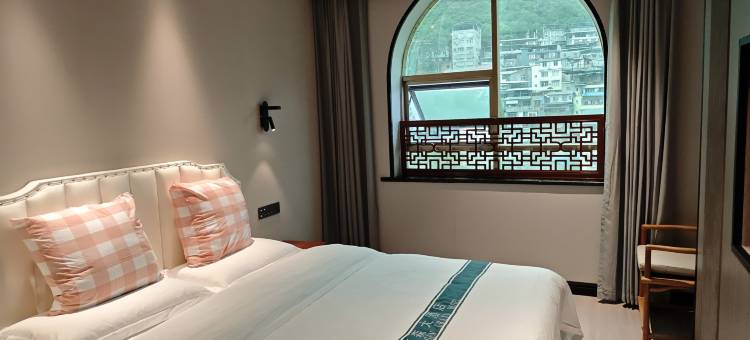 东森假日酒店(峨边步行街店)图片