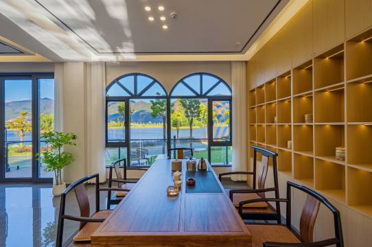 水泽缘Lakeview·云栖湖畔丨白族美学观景民宿(三义国际机场店)图片