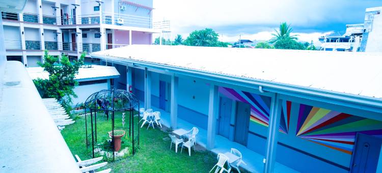 Tropical Place Hotel by RedDoorz图片