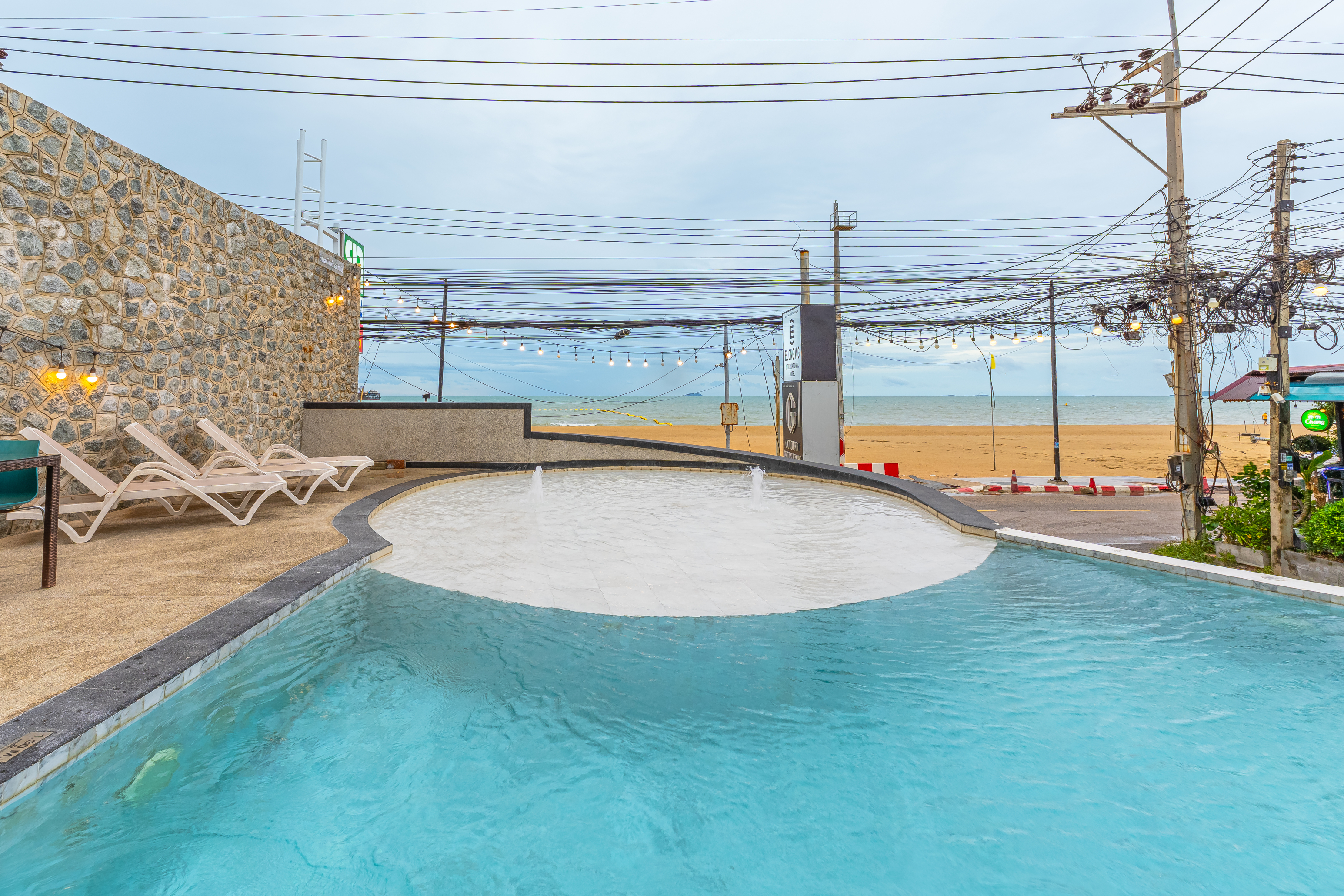 ELONG WG INTERNATIONAL HOTEL(Pattaya Jomtien Beach Branch) Over view