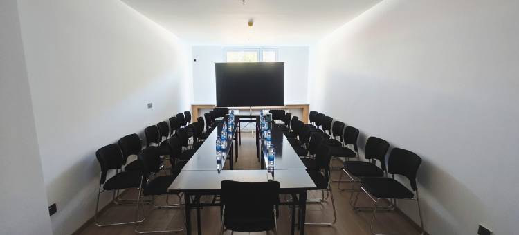 艺龙安云酒店(奎屯市火车站驿马巷餐饮旅游文化街店)图片