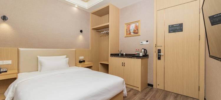 艺龙安云酒店(海门国际车城店)图片