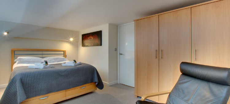 Crown Apartments by Week2Week图片