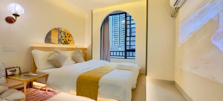 寻光轻奢·投影公寓(南宁龙湖青秀天街店)图片