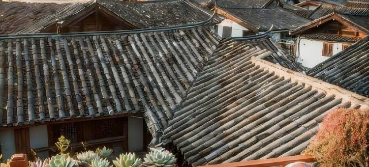 花筑·月半湾·雪山屋顶Coffee·花海漫步设计师庭院(丽江古城店)图片