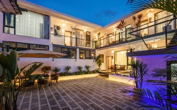 观夏·Villa隐奢漫居设计师度假美宿(大理古城洱海门店)