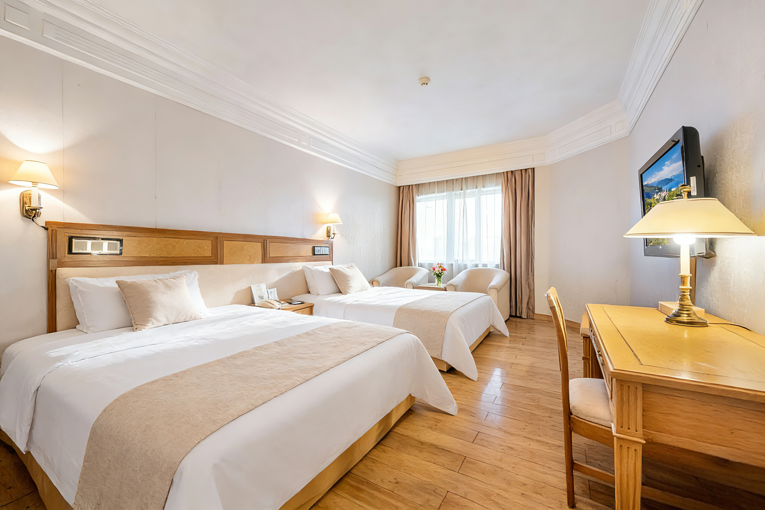 Hotel SilverlandOver view