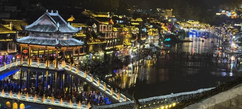 凤凰拾光·童年｜沱江180度夜景｜古城江景民宿图片