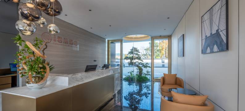 易趣·君朋酒店(三乡镇白石华发观山水店)图片