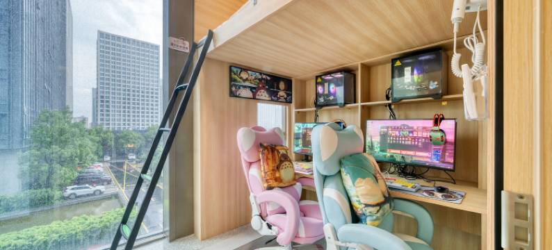 高玩电竞民宿(杭州创景路地铁站店)图片