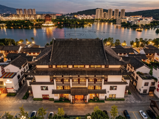 万缮温泉酒店(湖泉水乡旅游度假区店)