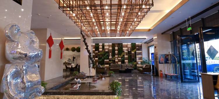 星悦·智慧酒店 (新乡辉县市学院路店)图片