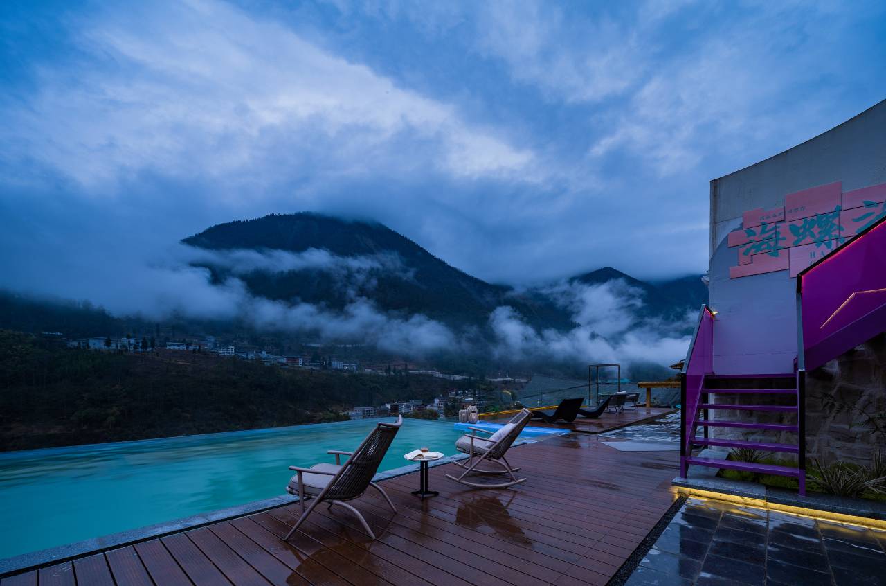 海螺沟鸾喜·隐山· Forest Mountain Lodge·雪山观景温泉度假酒店图片