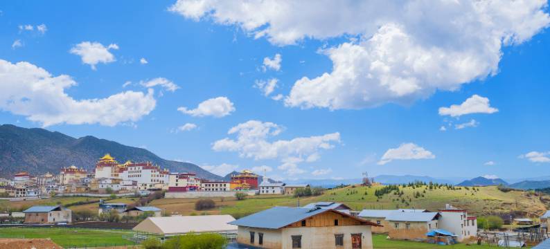牧弋·南坡藏式艺术度假民宿(香格里拉噶丹松赞林寺店)图片