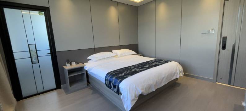 合作雄红酒店图片