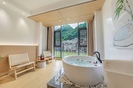 暮色晓天民宿(镇远古城新大桥店)