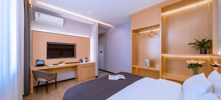 小鹿辰客·晗洣智能影视酒店(大理大学第一附属医院店)图片