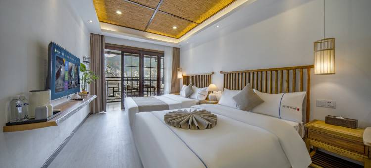 悠悠水畔•高端江景民宿(凤凰古城景区南华门店)图片