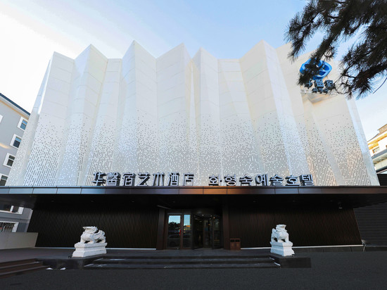 延吉华馨宿艺术酒店(延大网红墙店)
