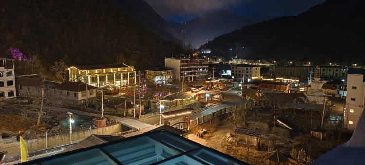 黑水半山渡·悦隐酒店图片