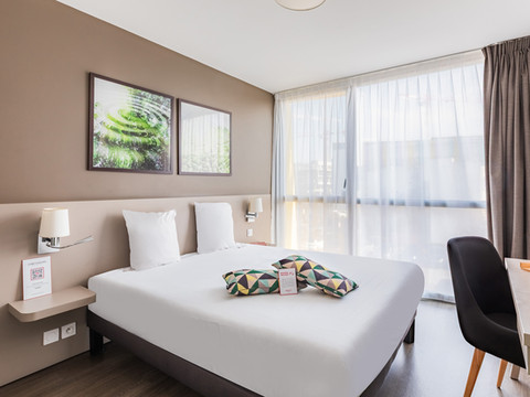 雷恩-瑟松塞维涅城市公寓酒店