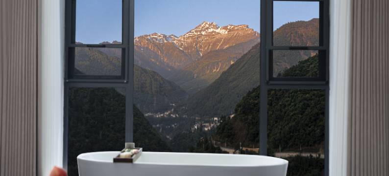 墨韵·云下别院温泉民宿(海螺沟冰川森林公园游客中心店)图片