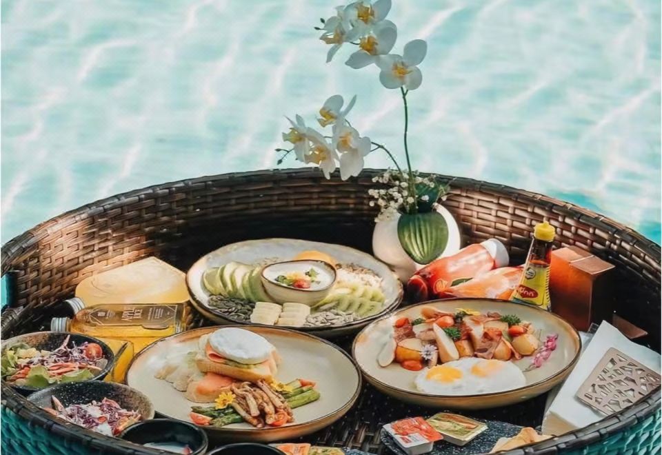 六出花Alstroemeria·拾光伴趣亲子野奢度假美墅（鲁家景区店）外景图