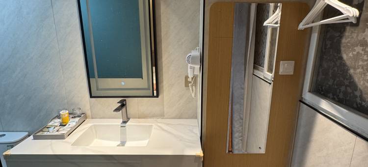 易门龙泉国家森林景区仁和酒店(龙泉文化广场店)图片