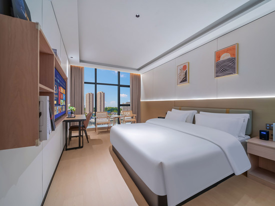  铂金智慧酒店(宝龙广场客运中心店)