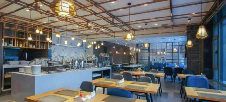 潮漫酒店(深圳宝安体育馆西乡地铁站店)图片