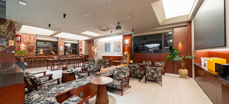 船长五号青年酒店(东华大学延安西路地铁站店)图片