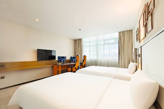 竞放电竞酒店(肇庆七星岩牌坊店)