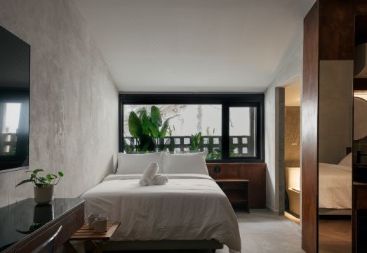 Bishop House Hotel Overview