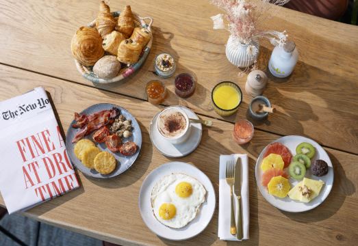 Renaissance Paris Arc de Triomphe Hotel Hotel Overview