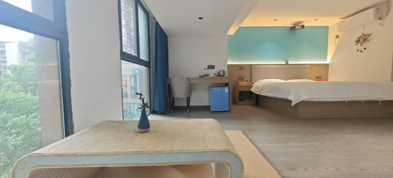 寒暄智能民宿(江汉路步行街店)图片