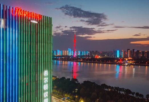 临沂沂河希尔顿欢朋酒店外景图